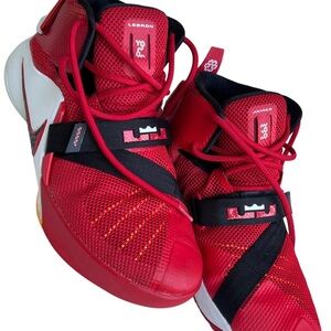 Cavs Kicks Nike Zoom LeBron Soldier 9 "Cavs red high tops youth size 7